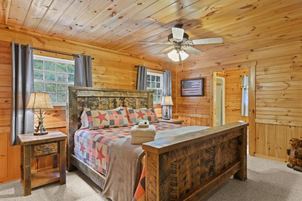 2 Separate Cabins Along A Peaceful Creek With Resort Amenities เอลลิเจย์ ภายนอก รูปภาพ