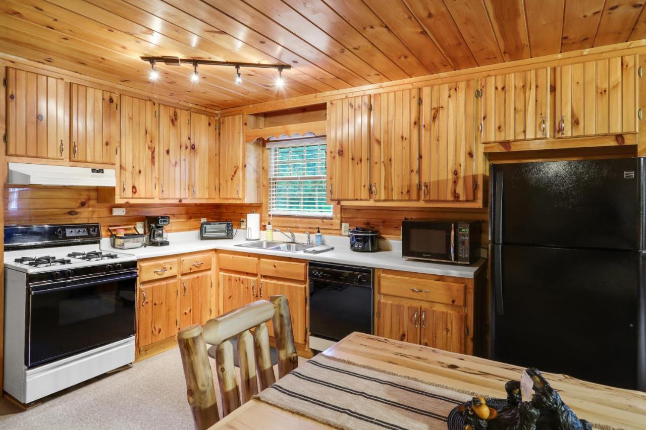 2 Separate Cabins Along A Peaceful Creek With Resort Amenities เอลลิเจย์ ภายนอก รูปภาพ
