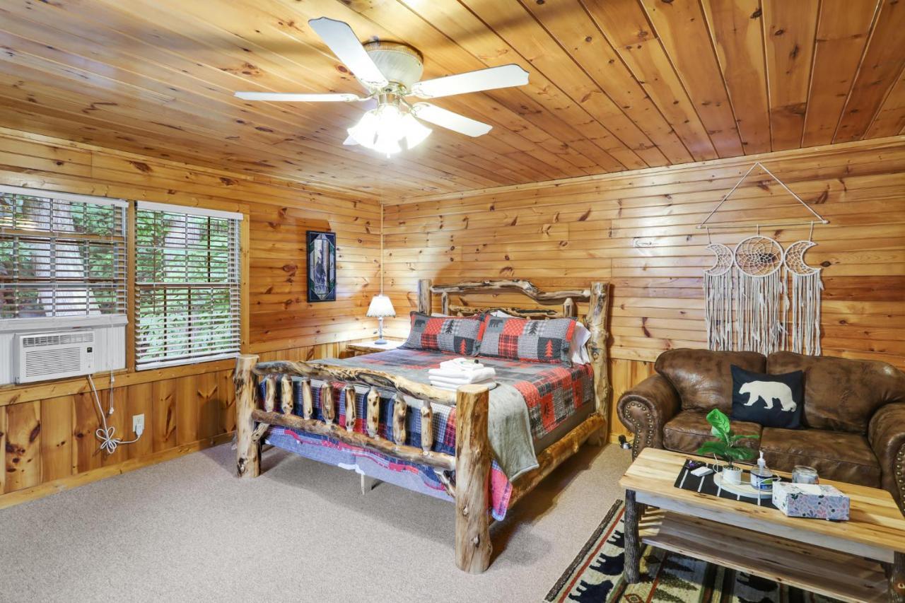 2 Separate Cabins Along A Peaceful Creek With Resort Amenities เอลลิเจย์ ภายนอก รูปภาพ