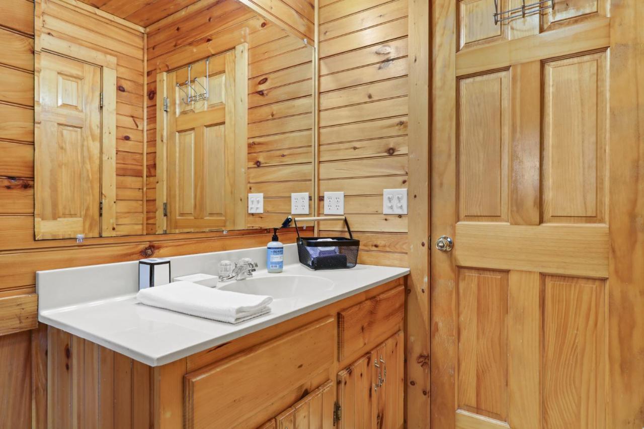 2 Separate Cabins Along A Peaceful Creek With Resort Amenities เอลลิเจย์ ภายนอก รูปภาพ
