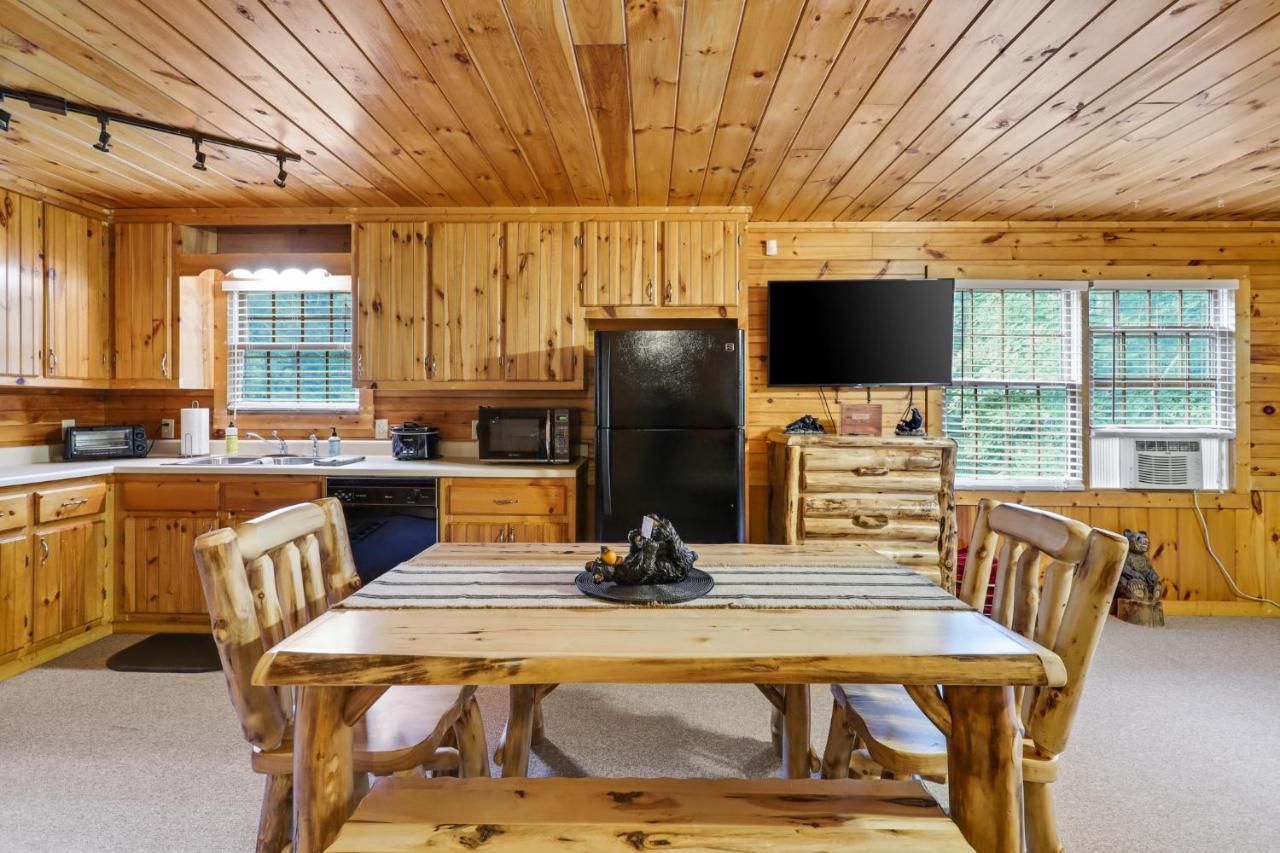 2 Separate Cabins Along A Peaceful Creek With Resort Amenities เอลลิเจย์ ภายนอก รูปภาพ